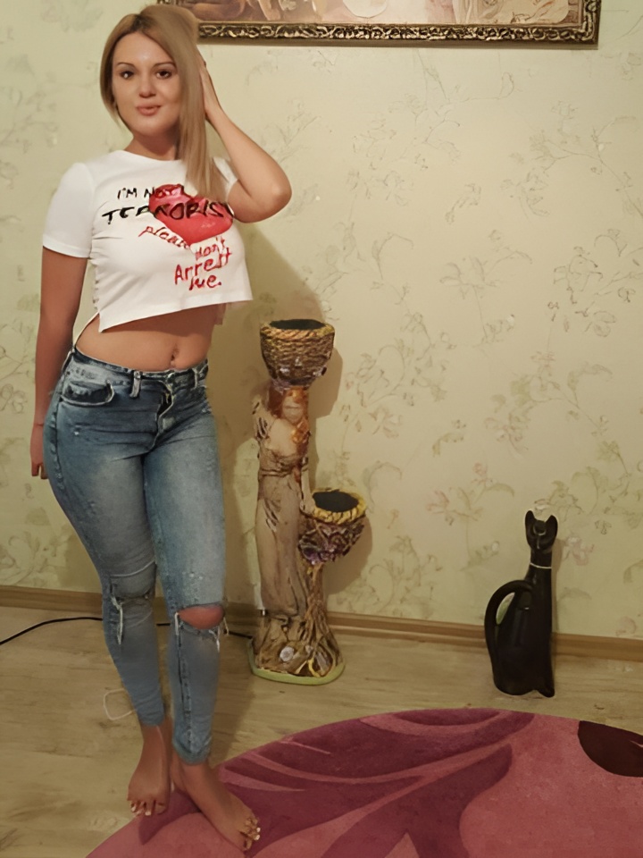 Юлия привлекальеная девушка из Ростова великого цена от 5000 руб